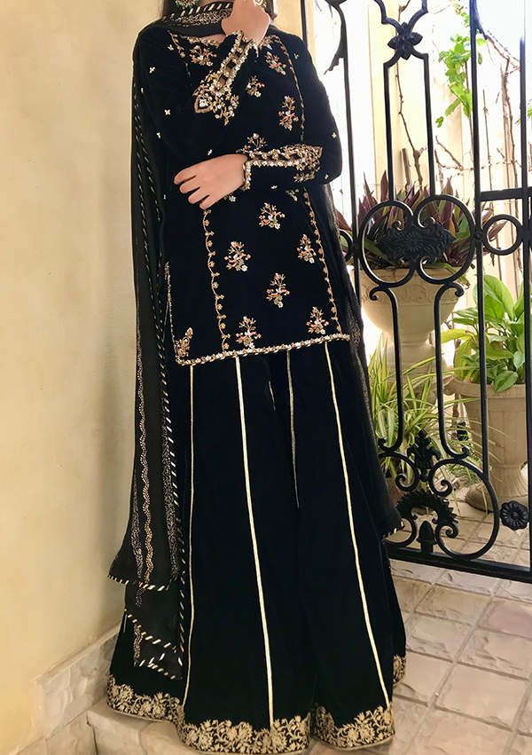 Selena-with-Dupatta-Featured-Image