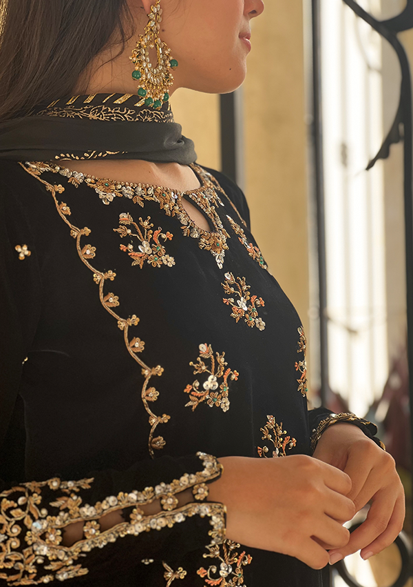 Selena-with-Dupatta-Image-Four