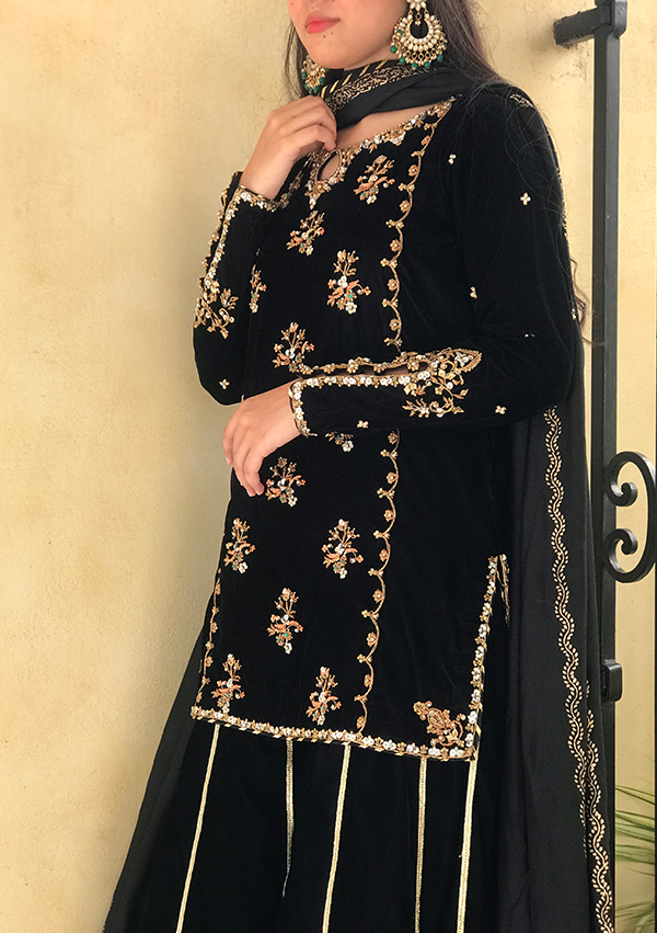 Selena-with-Dupatta-Image-One