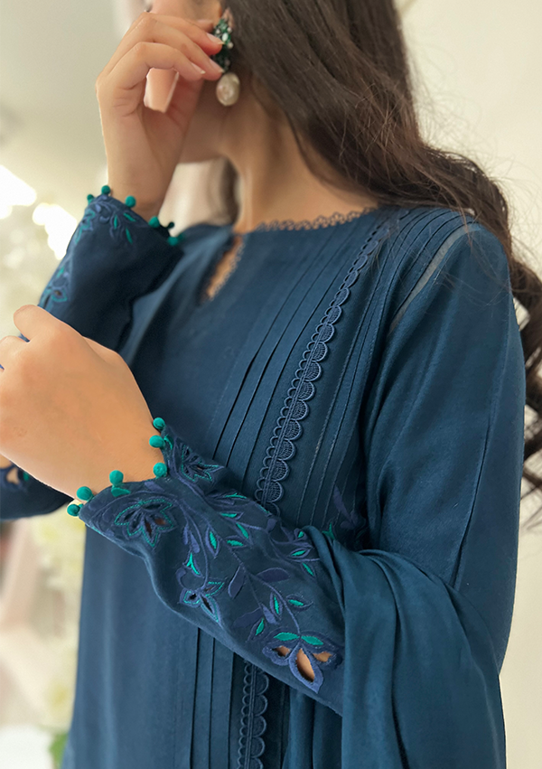 Izla-With-Pants-And-Dupatta-Image-One