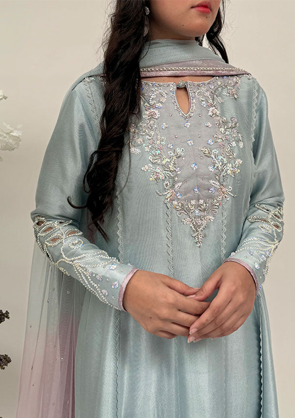 Nada-With-Pants-And-Dupatta-Image-Two