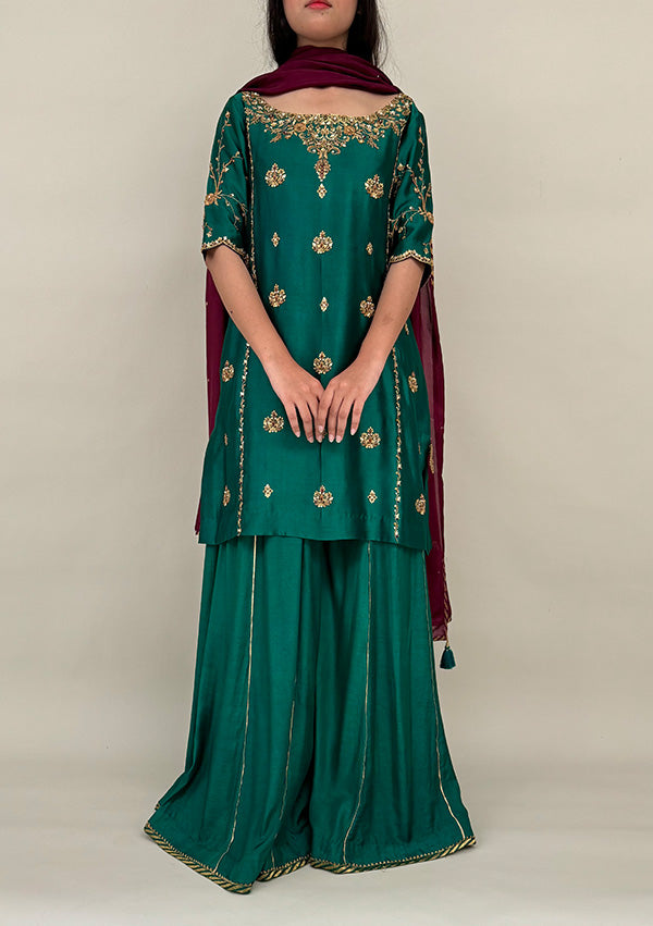 Alam-with-Dhaka-Pants-and-Dupatta-Featured-Image
