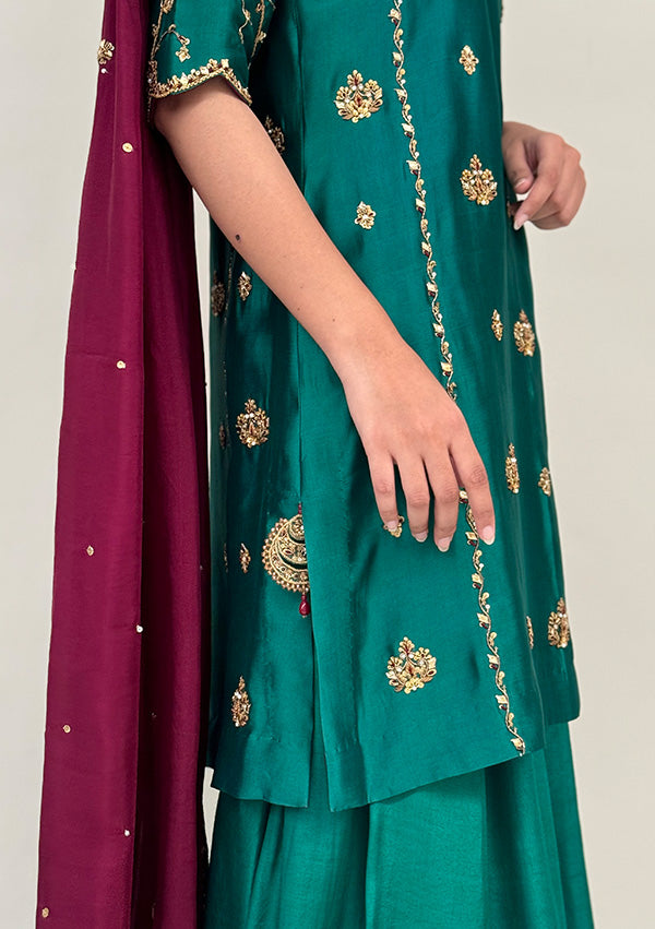 Alam-with-Dhaka-Pants-and-Dupatta-Image-Five