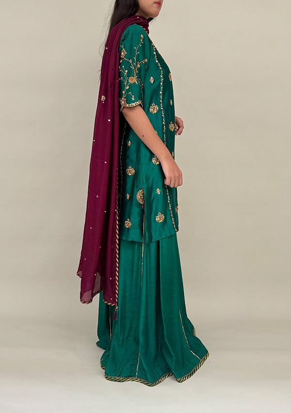 Alam-with-Dhaka-Pants-and-Dupatta-Image-Two