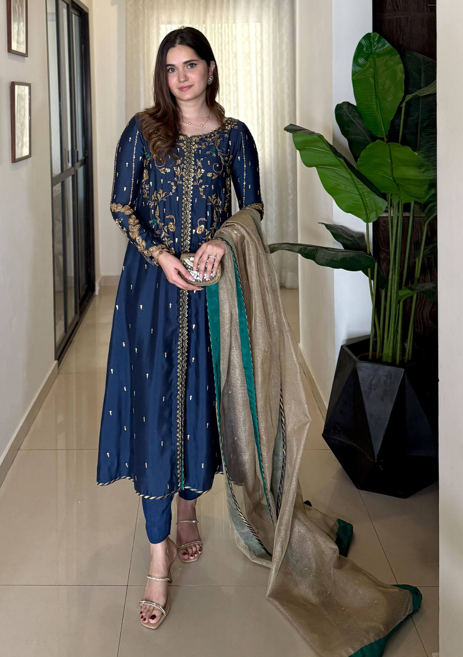 Nargis-with-Pants-and-Dupatta-Featured_Image