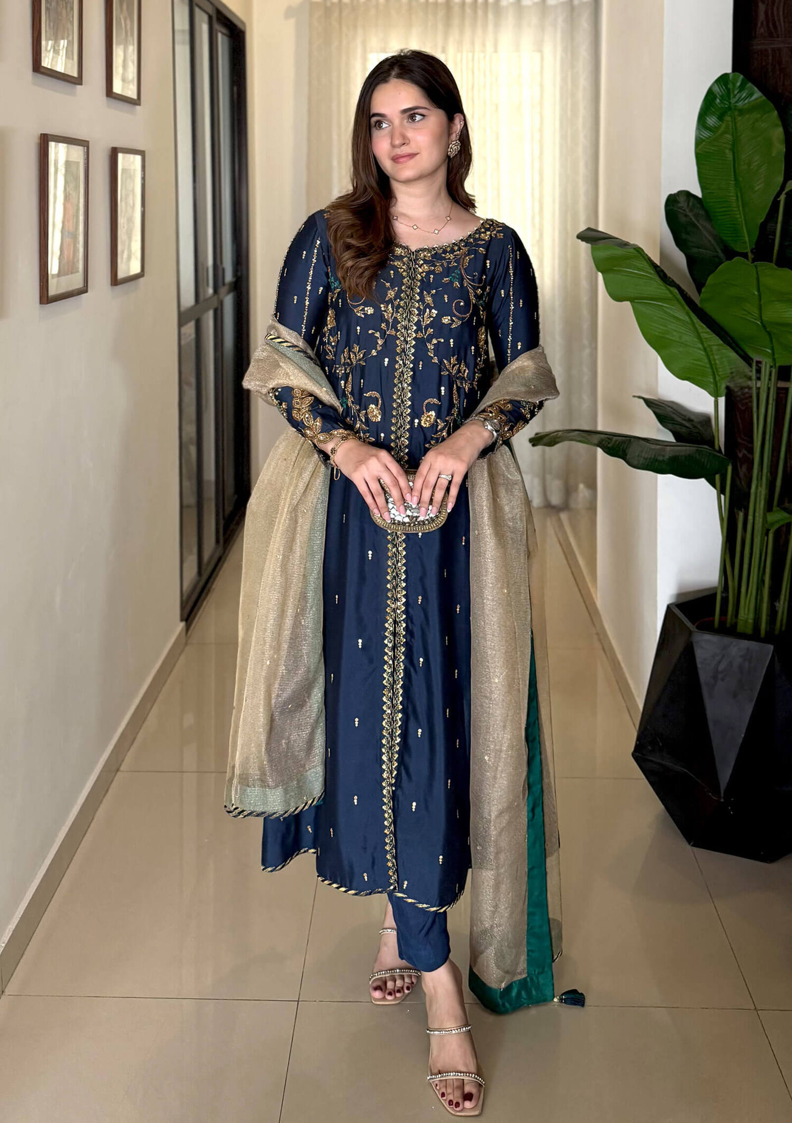 Nargis-with-Pants-and-Dupatta-Image_One