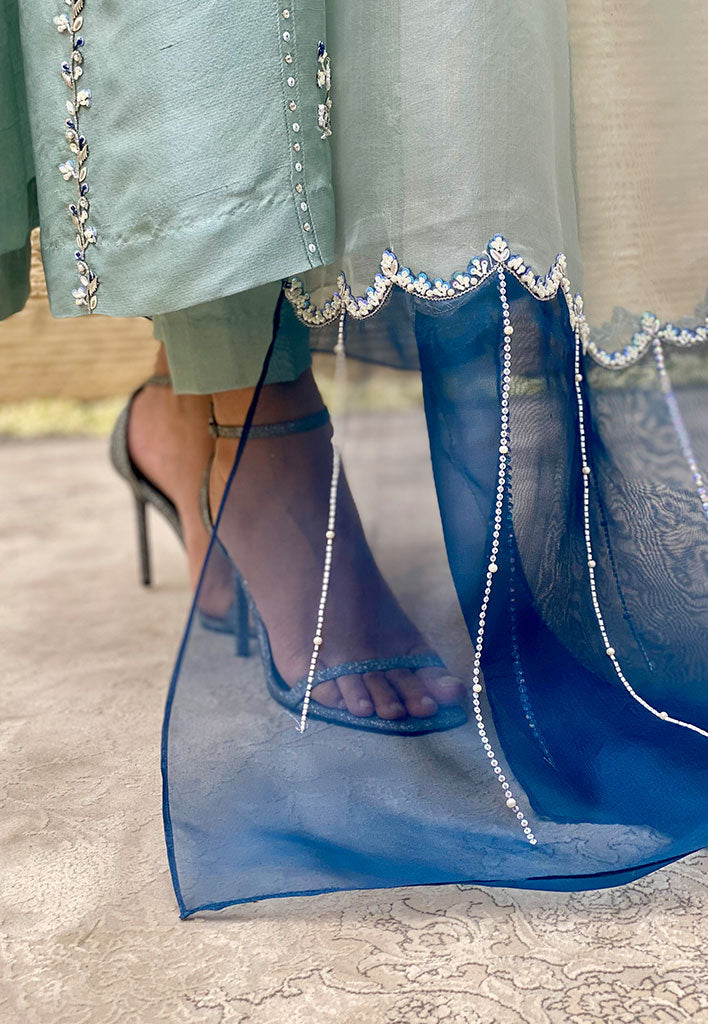 Miray-with-Dupatta-Image-Five