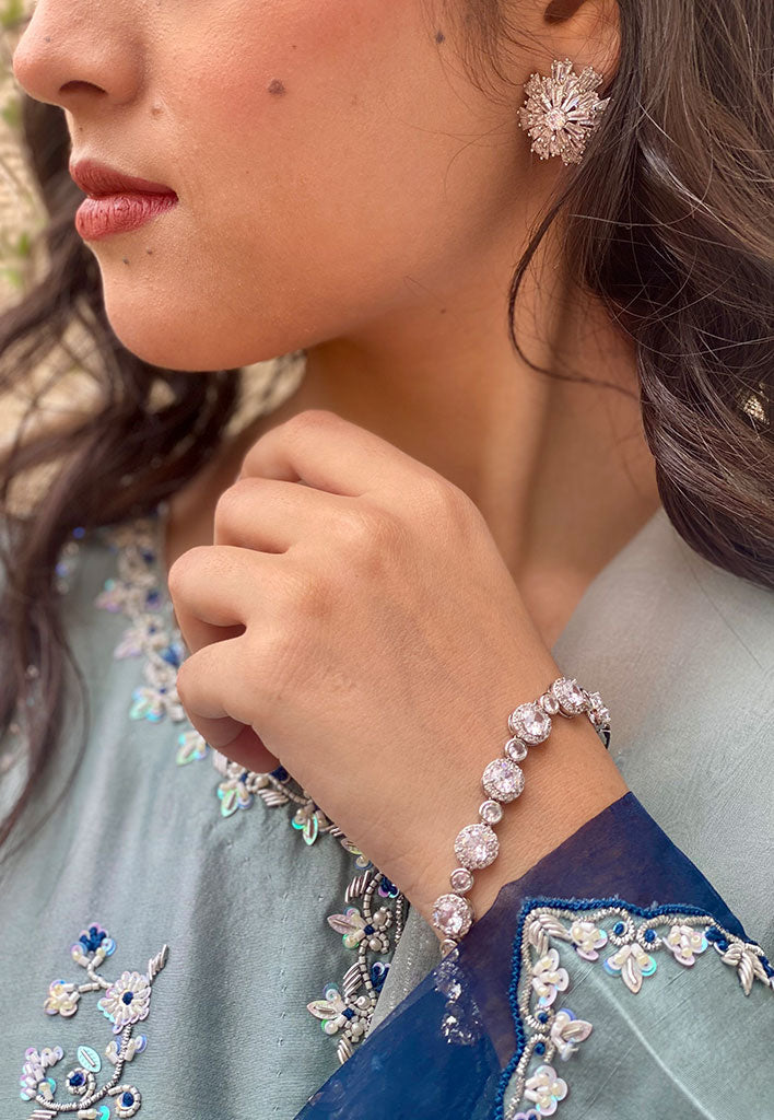 Miray-with-Dupatta-Image-Three