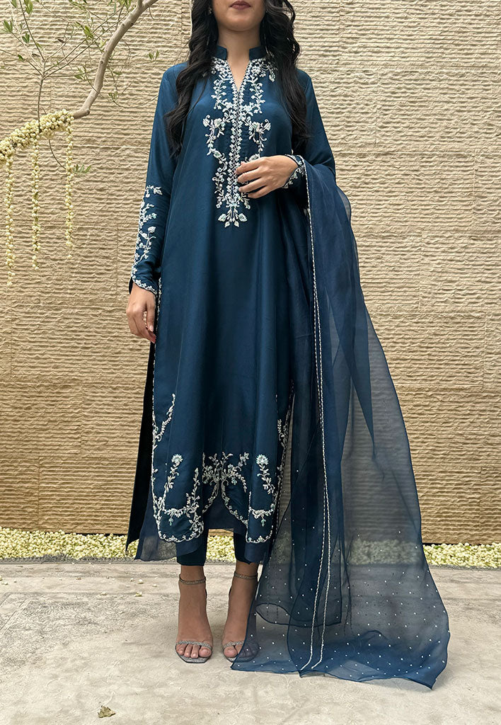 Vina-with-Dupatta-Image-One