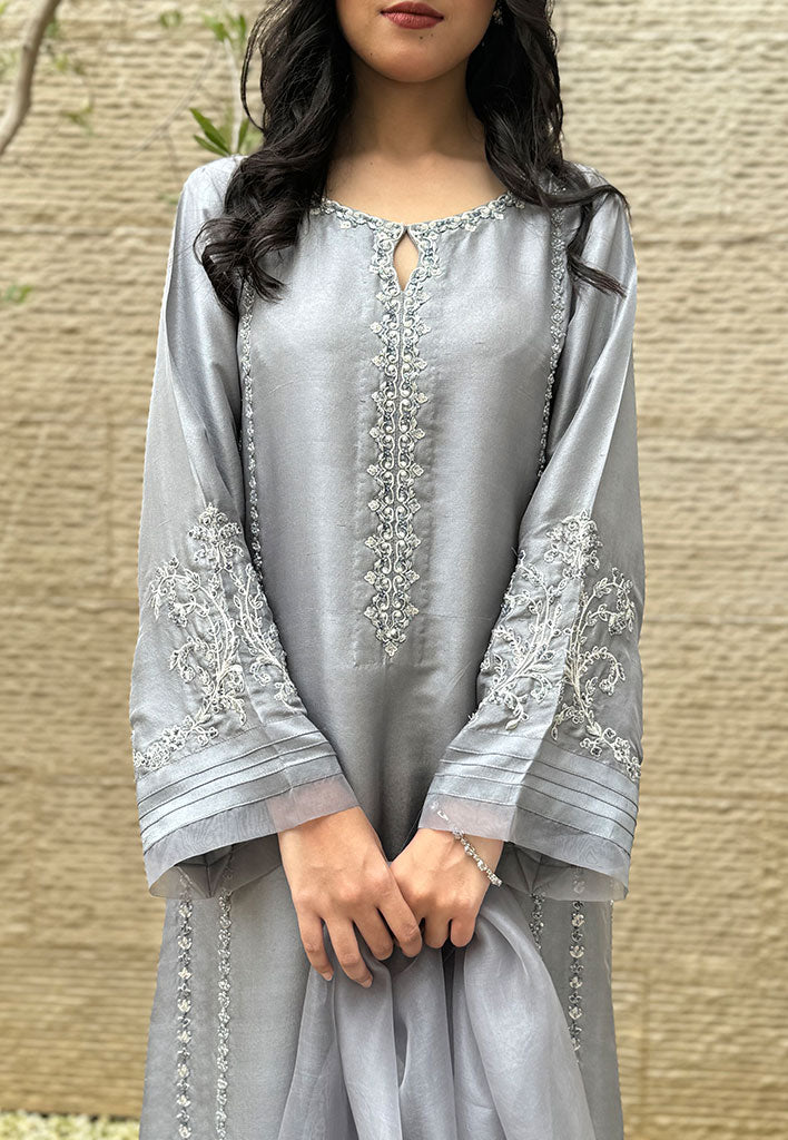 Zi-with-Dupatta-Image-Three