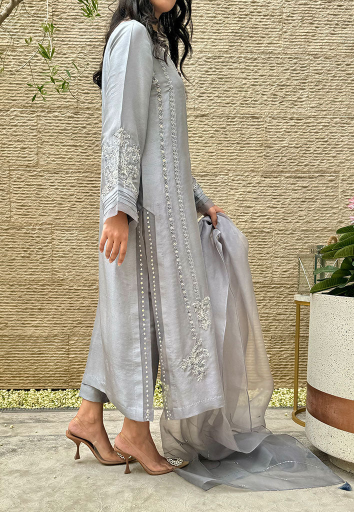 Zi-with-Dupatta-Image-Two