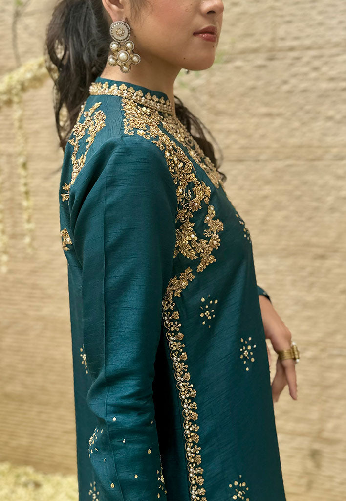 Aylee-with-Crushed-Dhaka-Pants-and-Dupatta-Image-Four