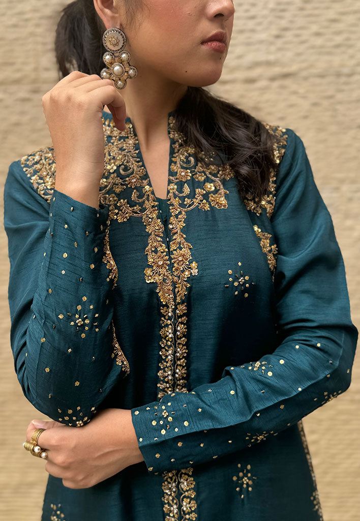 Aylee-with-Crushed-Dhaka-Pants-and-Dupatta-Image-One