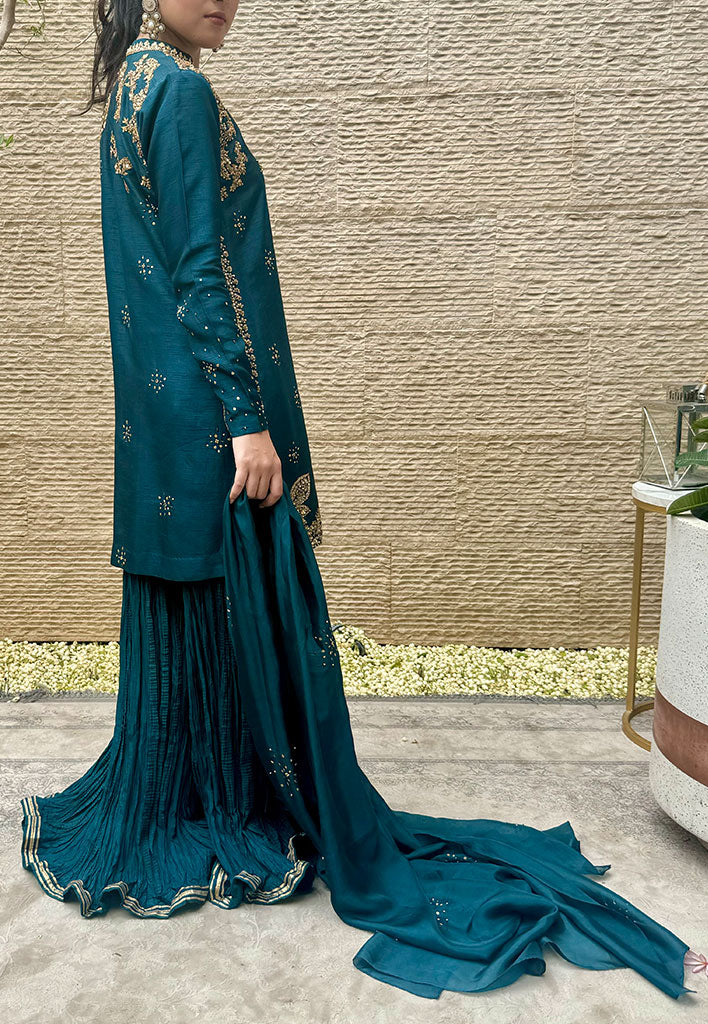 Aylee-with-Crushed-Dhaka-Pants-and-Dupatta-Image-Two