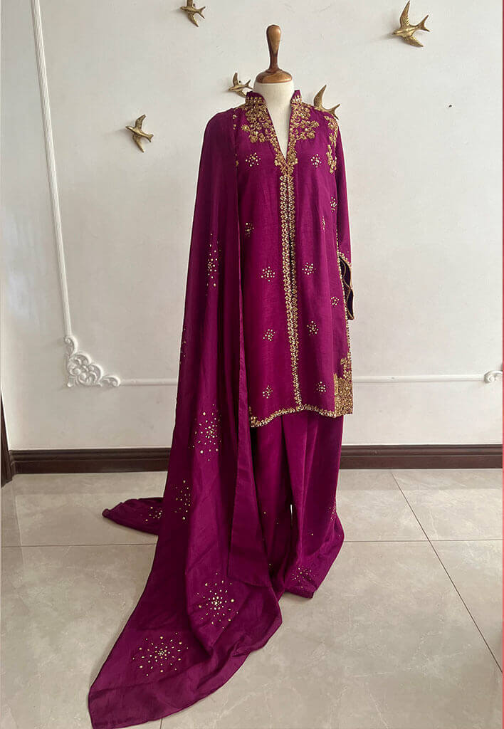 Aylee-with-Crushed-Dhaka-Pants-and-Dupatta-Plum-Featured-Image