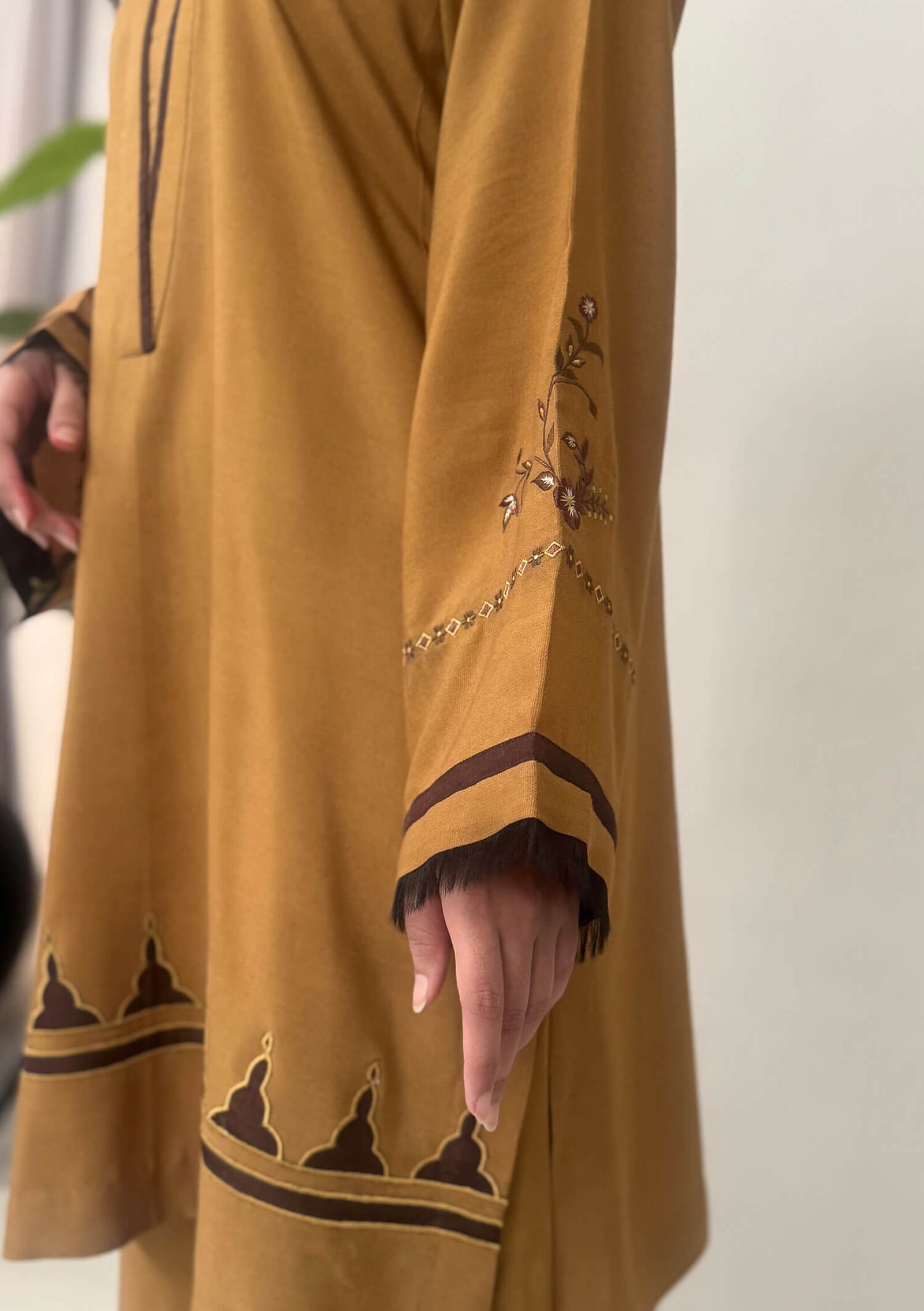 Fyra-With-Izaar-Image_Three