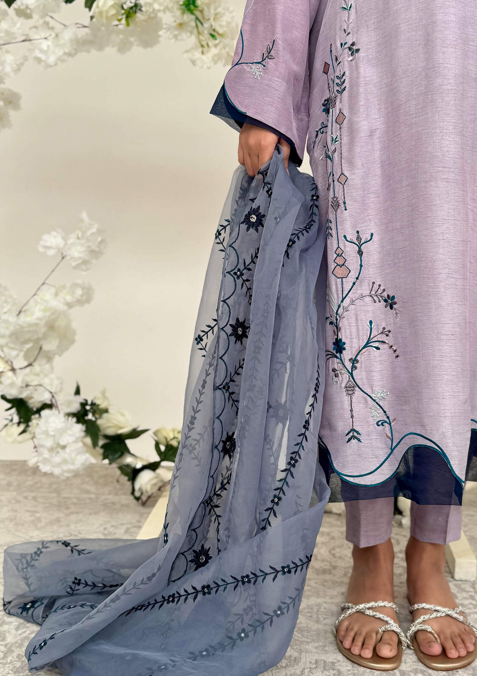 Auri-with-Pants-&amp;-dupatta-Image-Four
