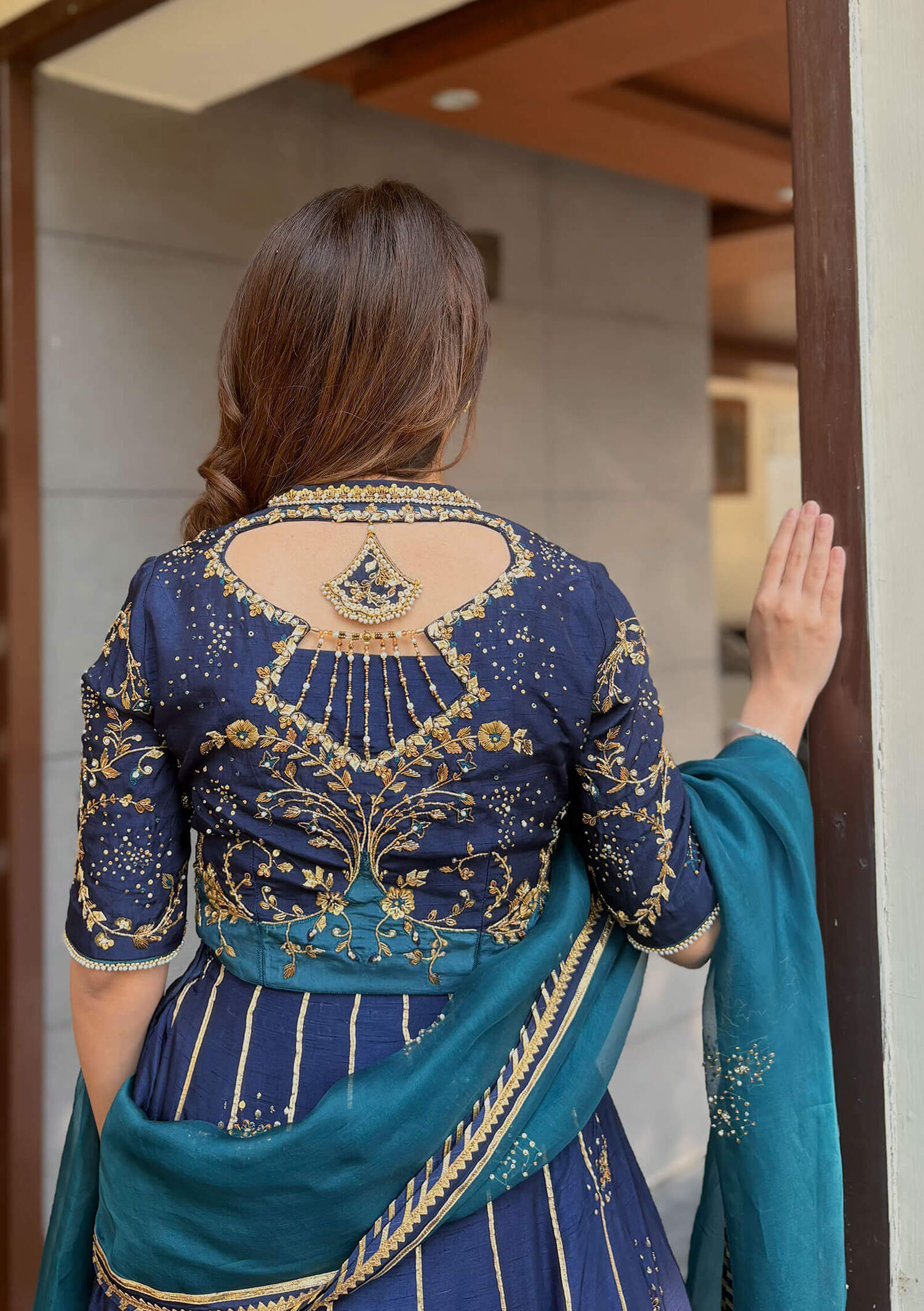 Zahveen-Lehenga-Set-with-Potli-Bag-Image-Four