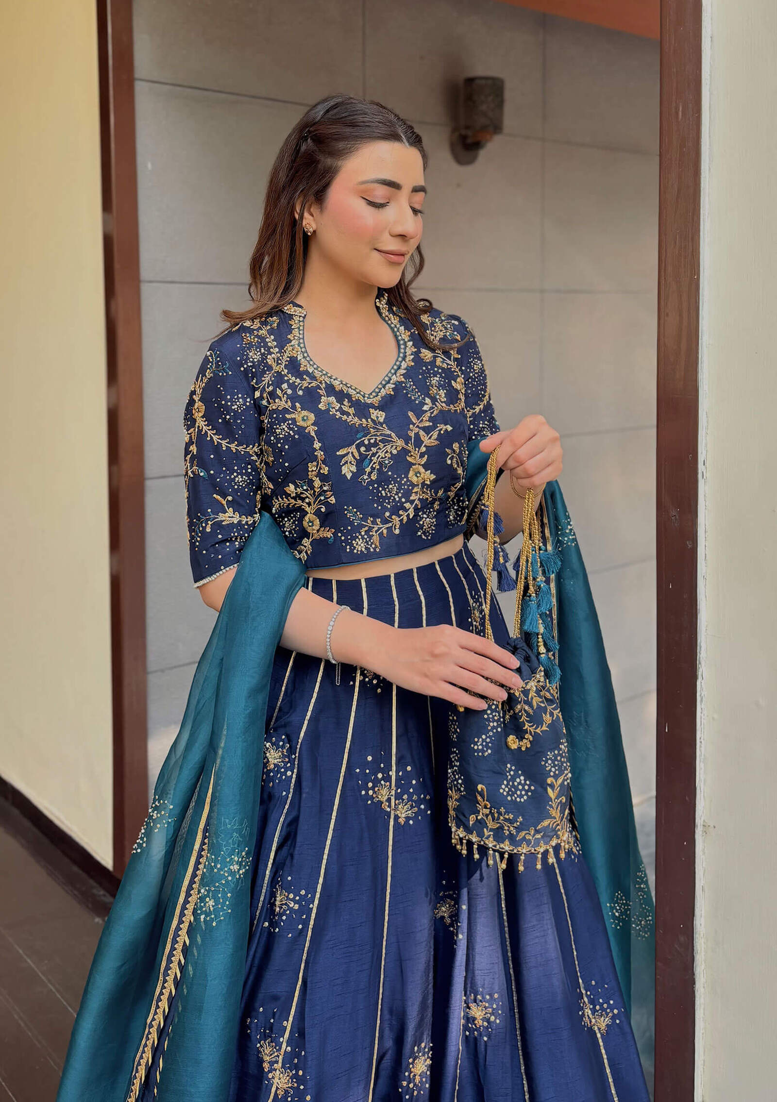 Zahveen-Lehenga-Set-with-Potli-Bag-Image-Three