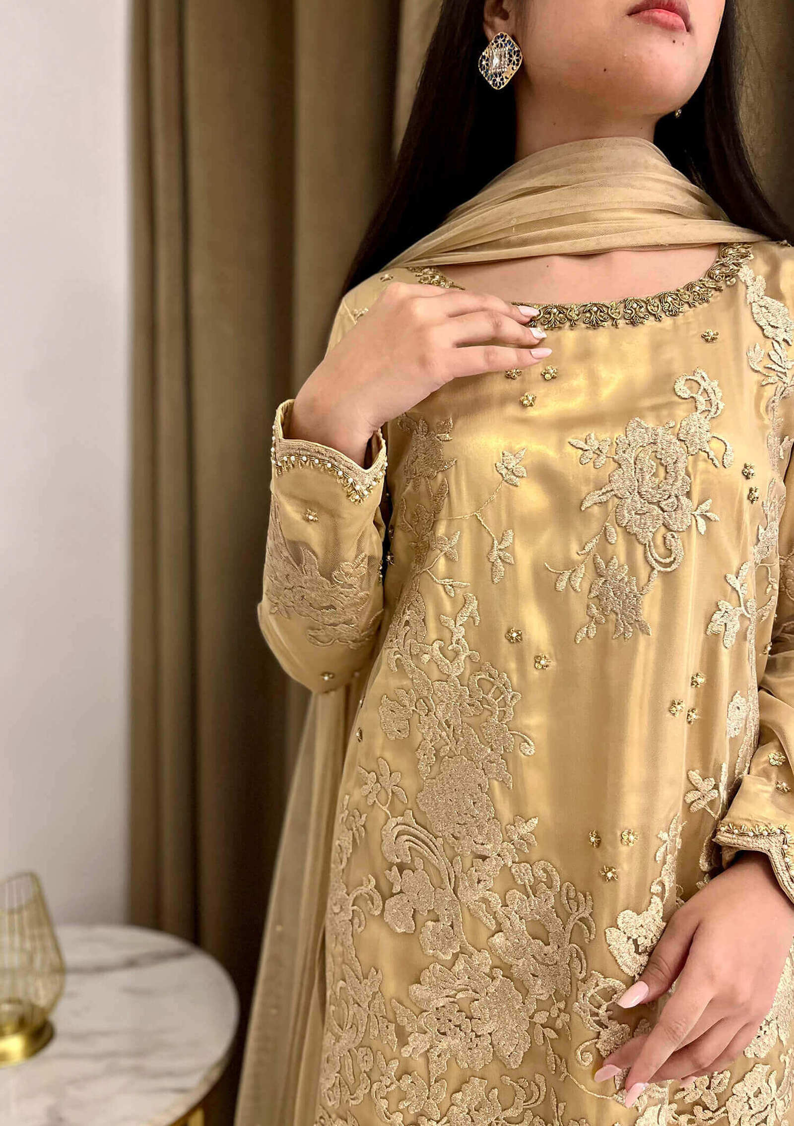 Azzah-with-Dhaka-Pants-&-Dupatta-Image-Four