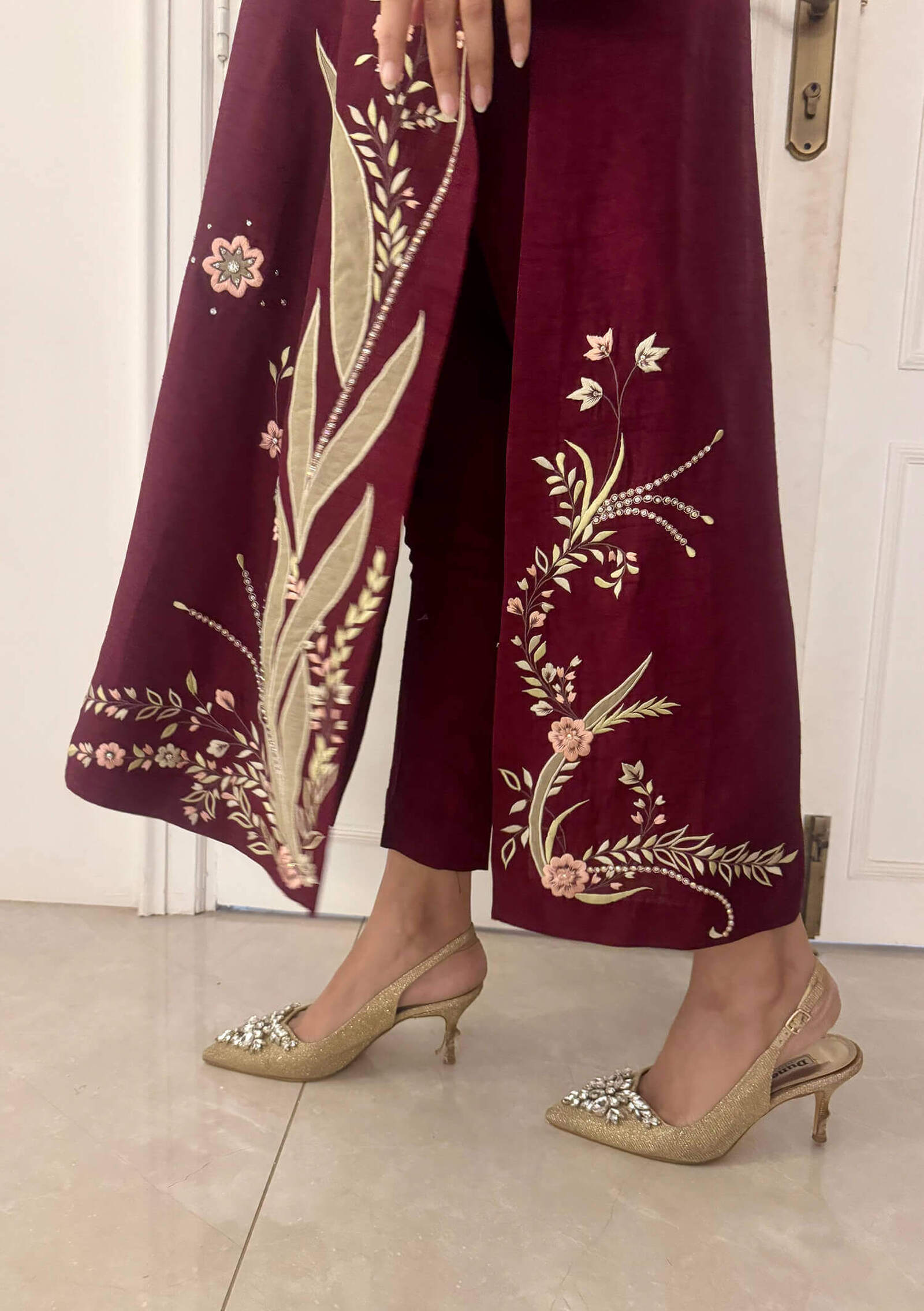 Gigi-Kaftan-Shirt-with-Pants-&-Dupatta_Image-Three