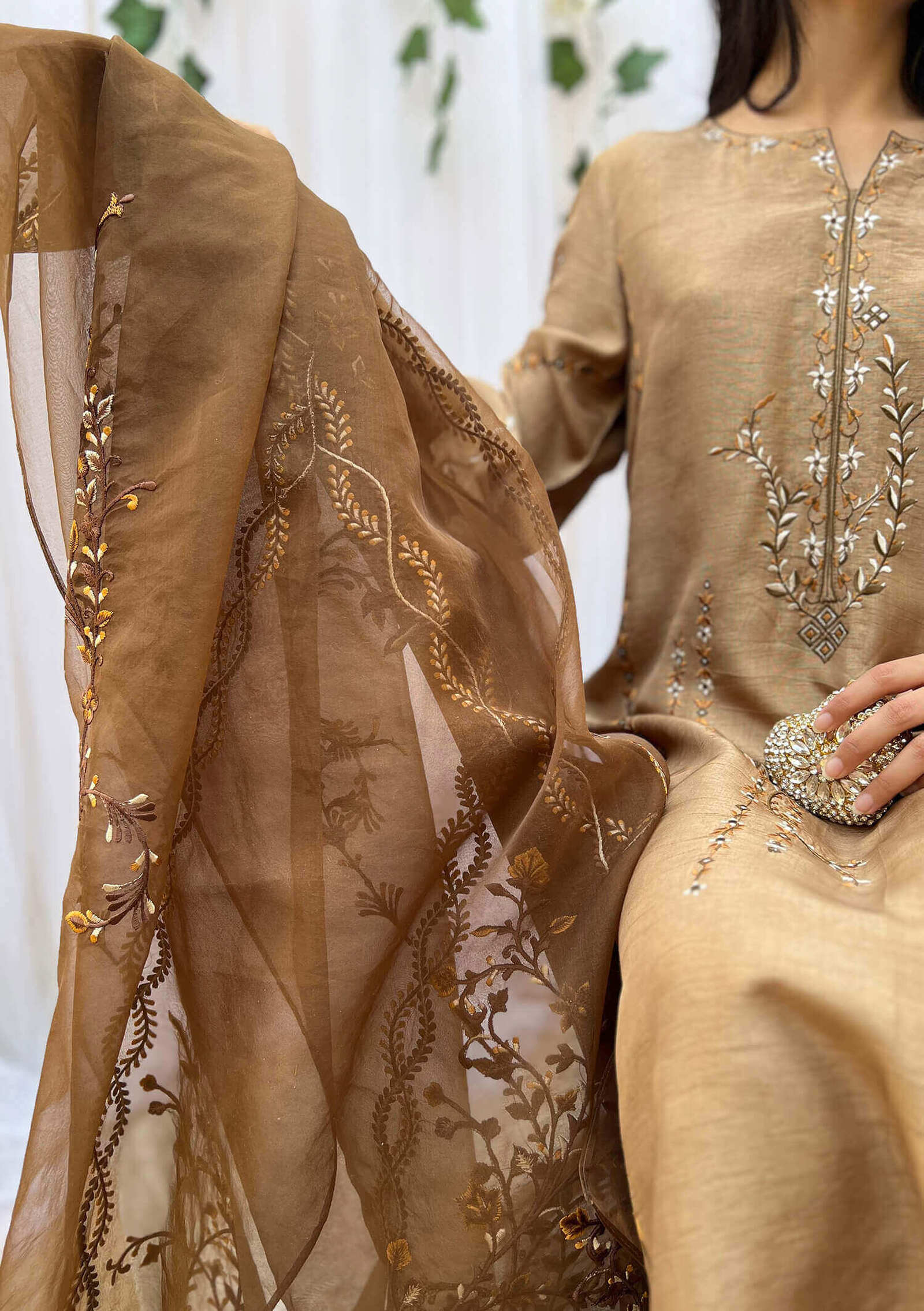 Mocha-with-Izaar-&-Dupatta-Image-Seven