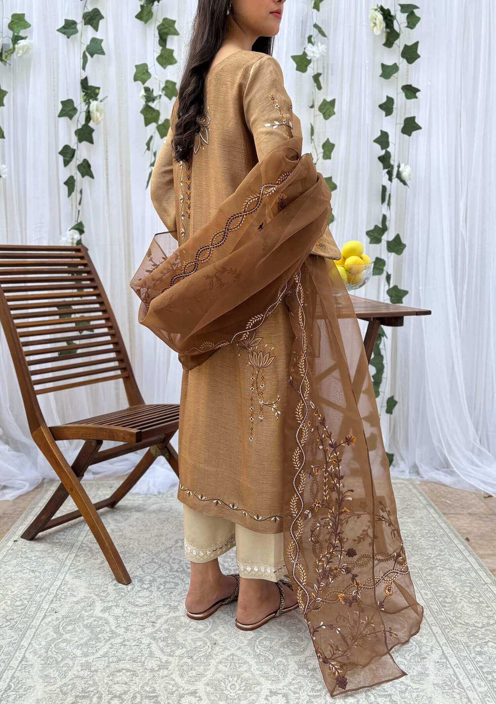 Mocha-with-Izaar-&-Dupatta-Image-Three